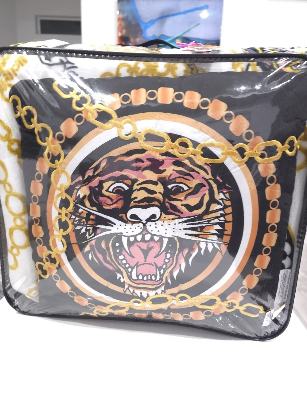 Ed Hardy Queen 4 Piece Luxurious Tiger Gold Chain Plush Comforter Set New